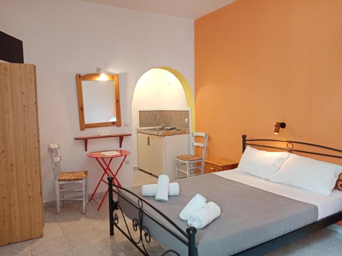 Depis Economy Apartments Naxos City Екстериор снимка